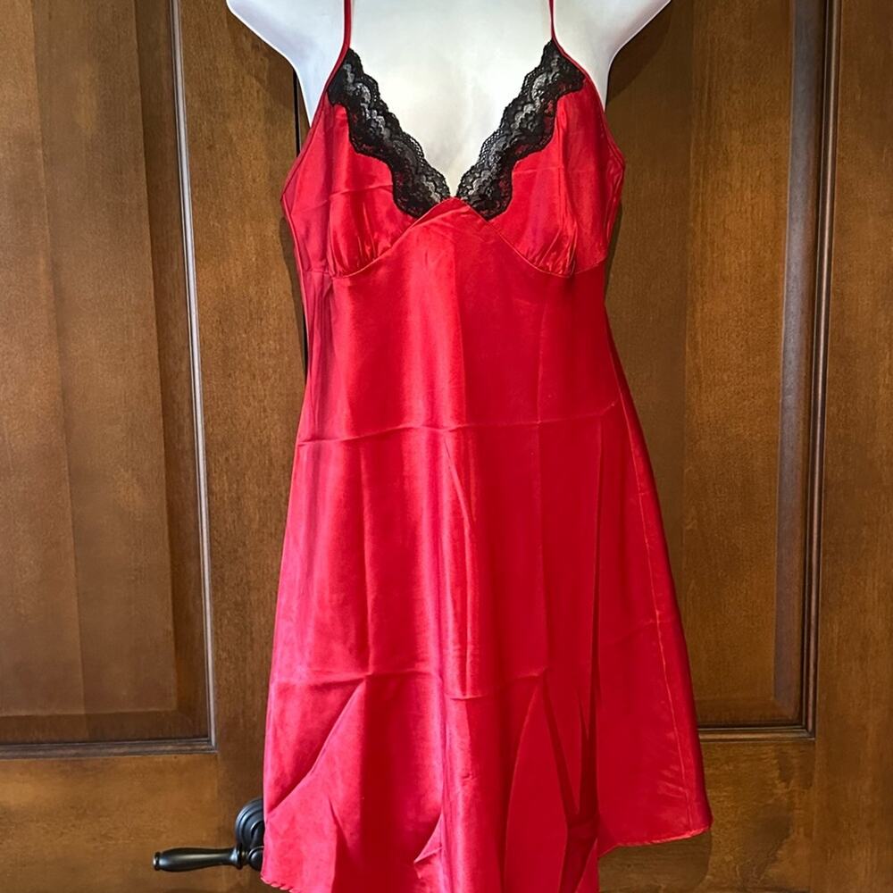 Ambrielle Womens Medium Red Satin Negligée 2 Piece Set Gown & Robe - Picture 10 of 13
